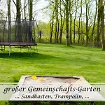 Апартаменты Frohsinn - Gulfhof Nahe Greetsiel Mit Sauna, Garten & 3 Schlafzimmern Крумхёрн