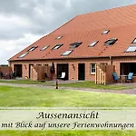 Апартаменты Frohsinn - Gulfhof Nahe Greetsiel Mit Sauna, Garten & 3 Schlafzimmern Крумхёрн
