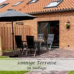 Frohsinn - Gulfhof Nahe Greetsiel Mit Sauna, Garten & 3 Schlafzimmern